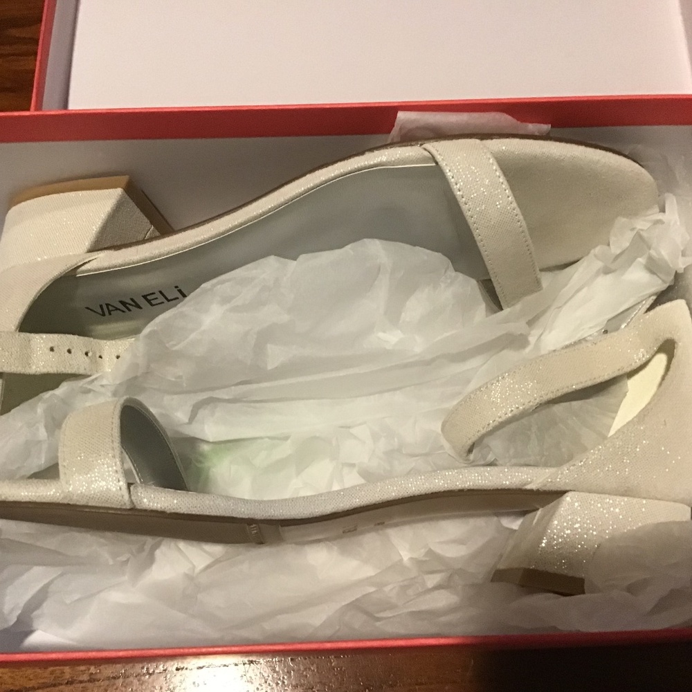 Beautiful Vaneli Hadaya Dress Sandals Size 8.5